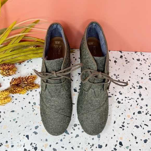 TOMS Desert Gray Tweed Women’s Lace Up Wedge Ankle Booties Sz 11 - Picture 3 of 9